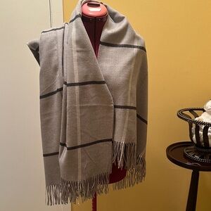 Love & Lore Elegant Gray Fringed shawl/scarf